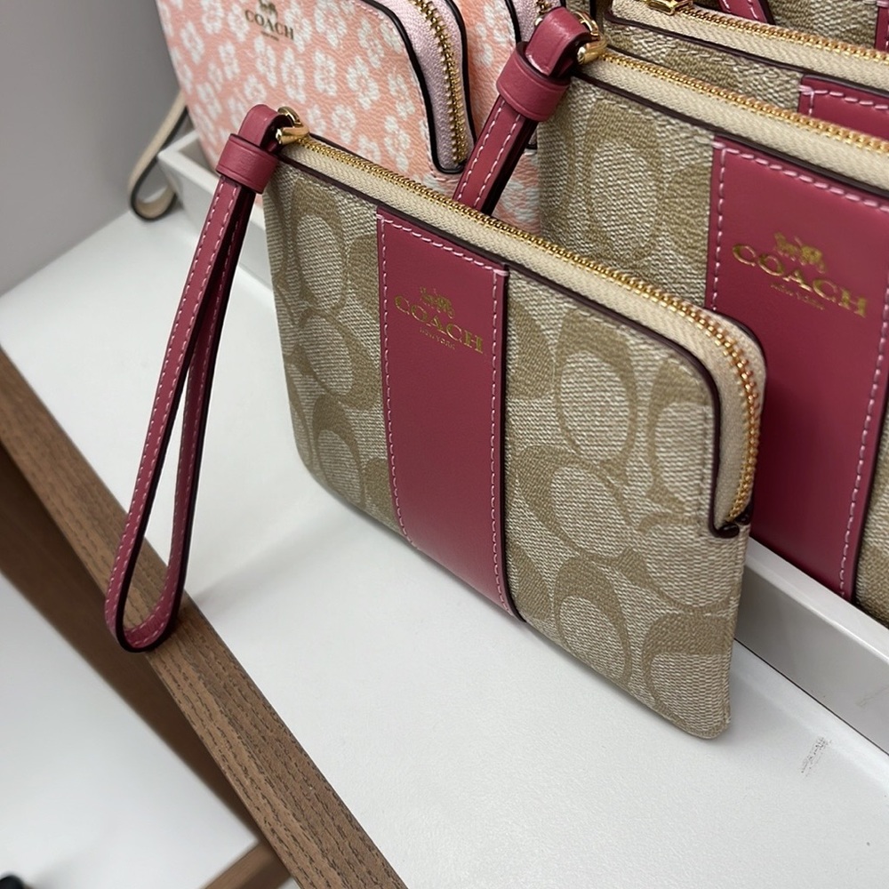 Coach Corner Zip Wristlet In Signature Canvas IM/Khaki Multi /Rouge - Picture 14 of 16